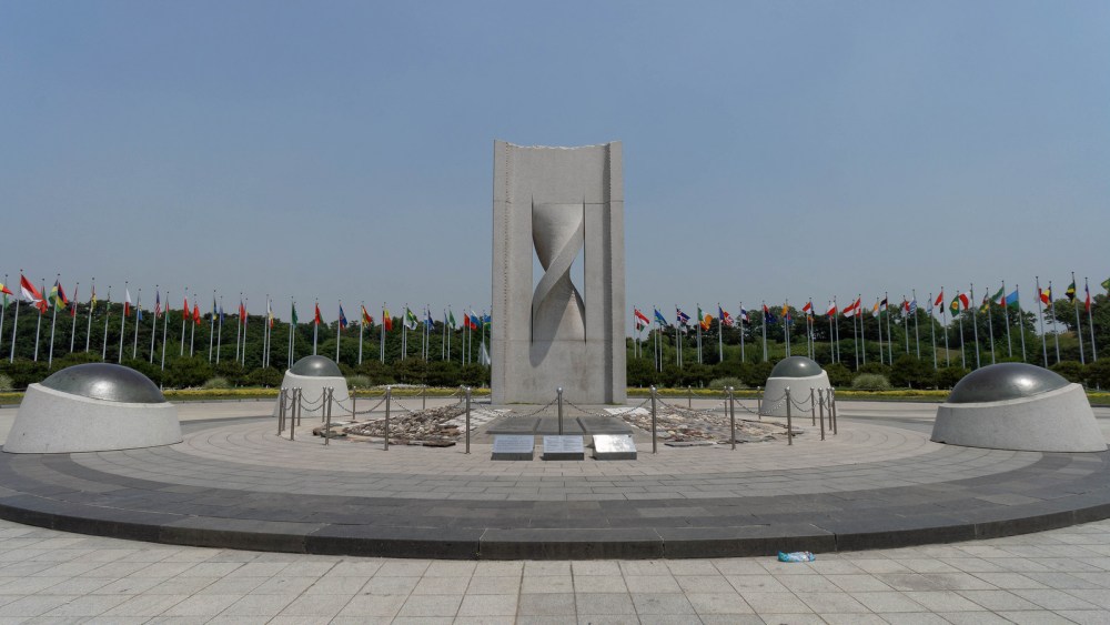 15425948092_256197fd3e_h